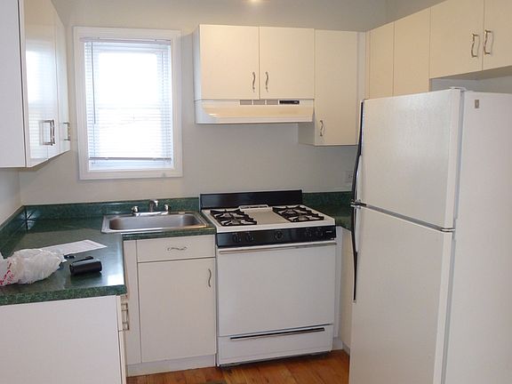 5th image of 940 N Greenview Ave APT 1R