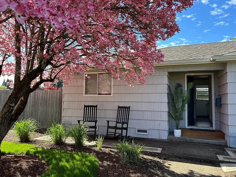 1328 NE 9th Ave — Photo 2
