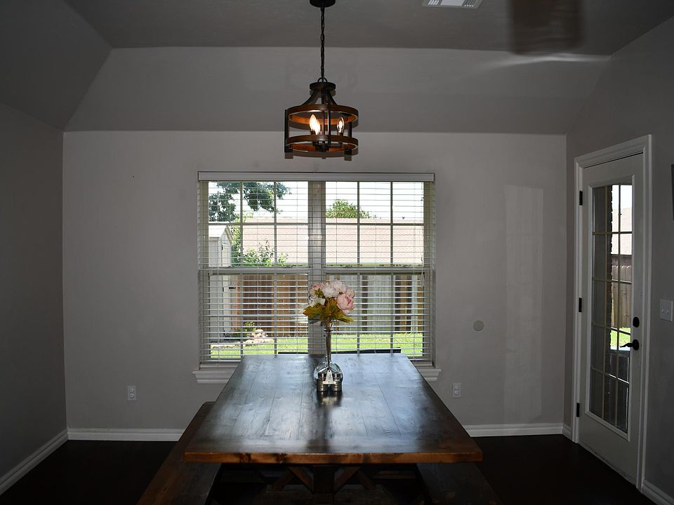 1st image of 805 S Bouziden Dr