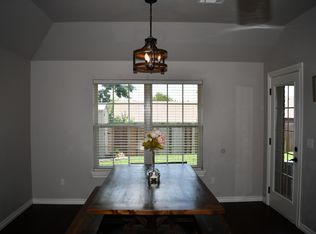 805 S Bouziden Dr, Moore, OK 73160