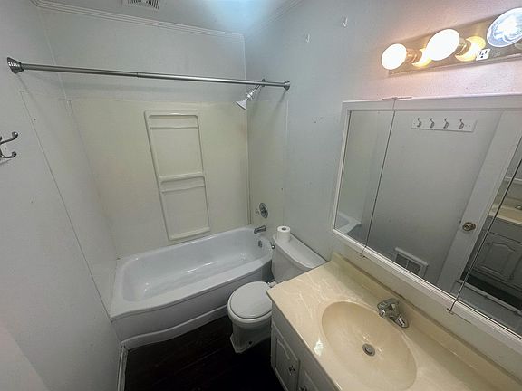 2nd image of 1104 5th St