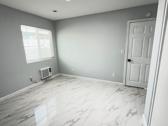 4th image of 400 Calle Vallecito #B