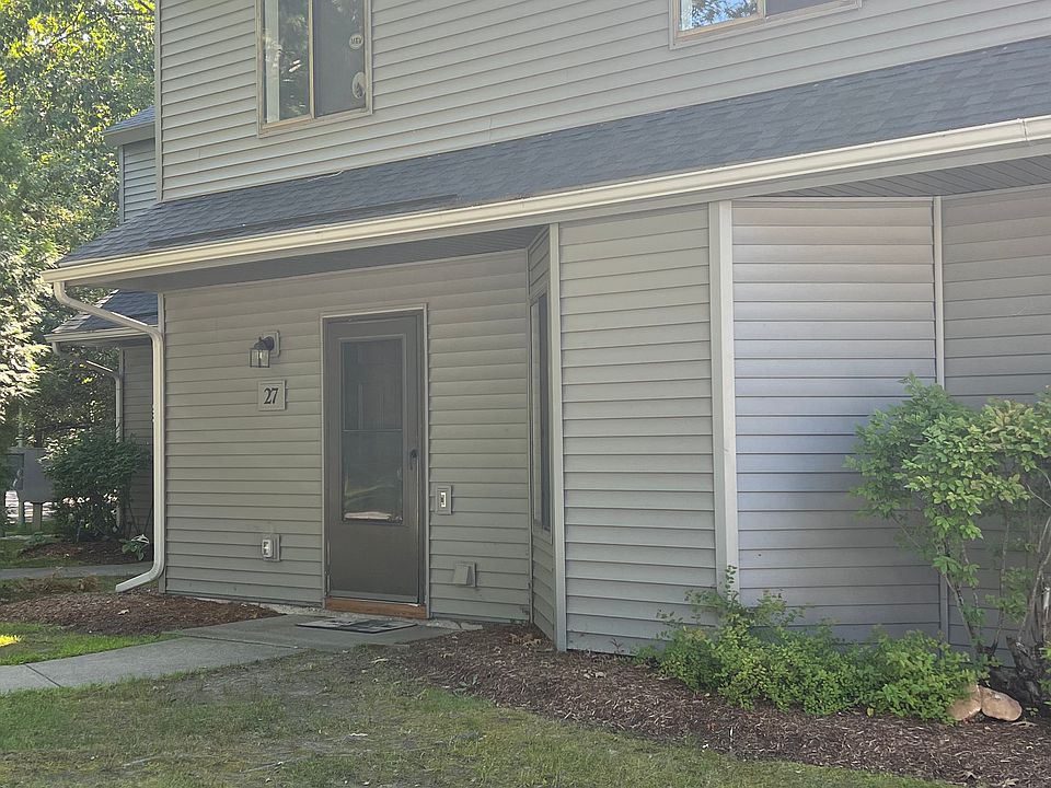 1st image of 27 Chelsea Cir