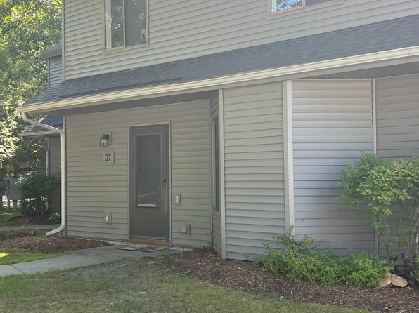27 Chelsea Cir, South Burlington, VT 05403