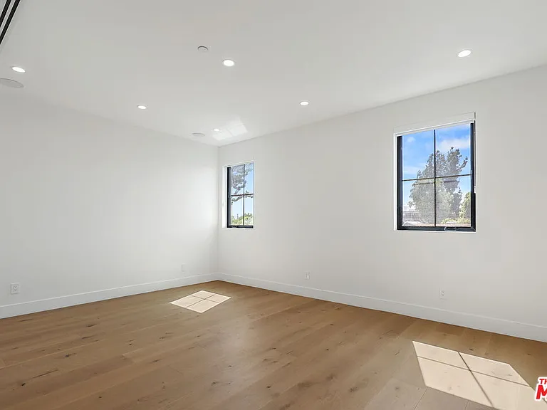 5917 Rhodes Ave — Photo 24