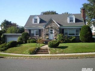 2580 Fox Rd, Baldwin, NY 11510