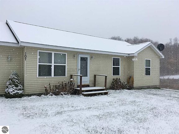 2nd image of 107 N Woodmeadows Dr #25