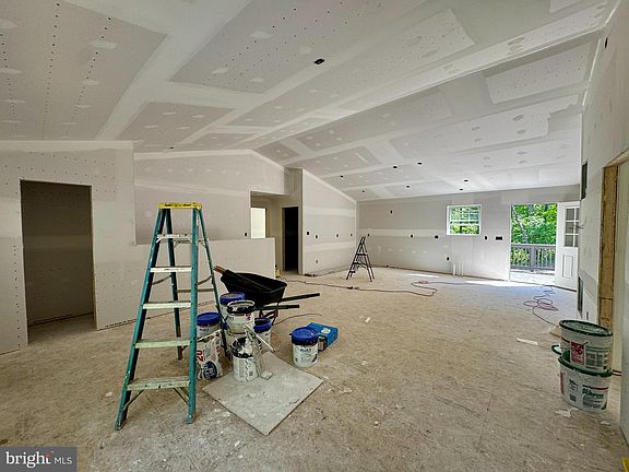 4th image of 85 Walker Farm Dr