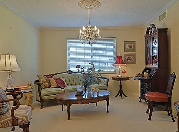 Enjoy the Elegant Dining Room with Lovely Detail!
