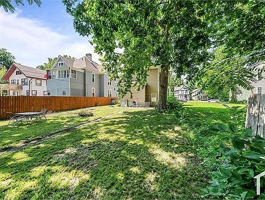 4 bed, 2164 sqft, $1,900 — Photo 3