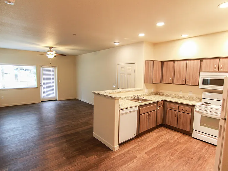 Lassen Villa Apartments — Photo 60
