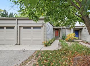 669 Watersedge Dr, Ann Arbor, MI 48105