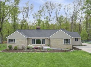 3596 Canterbury Rd, Westlake, OH 44145