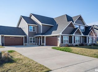 7170 Grove Xing, Bettendorf, IA 52722