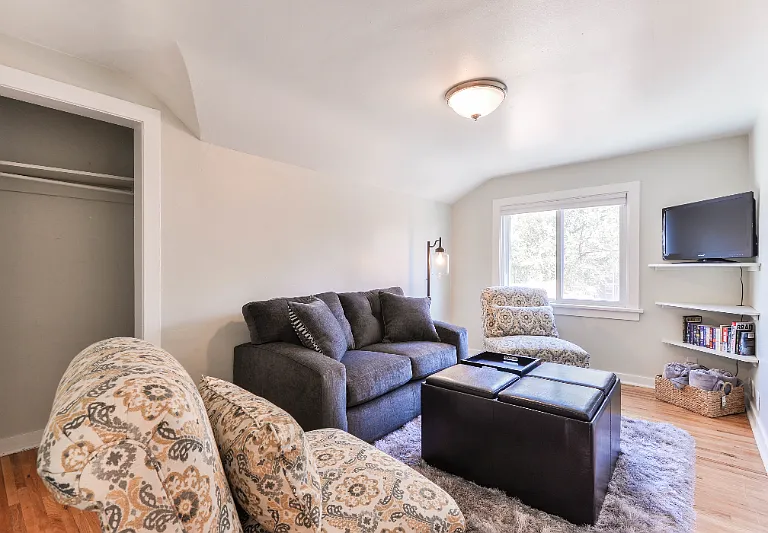 608 S College Ave #C — Photo 3