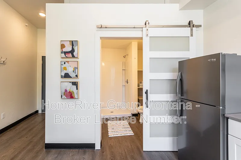Studio, 1.0 bath, 300 sqft, $1,050 — Photo 4