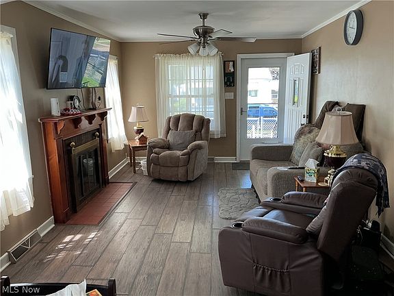 5th image of 228 Florence Ave