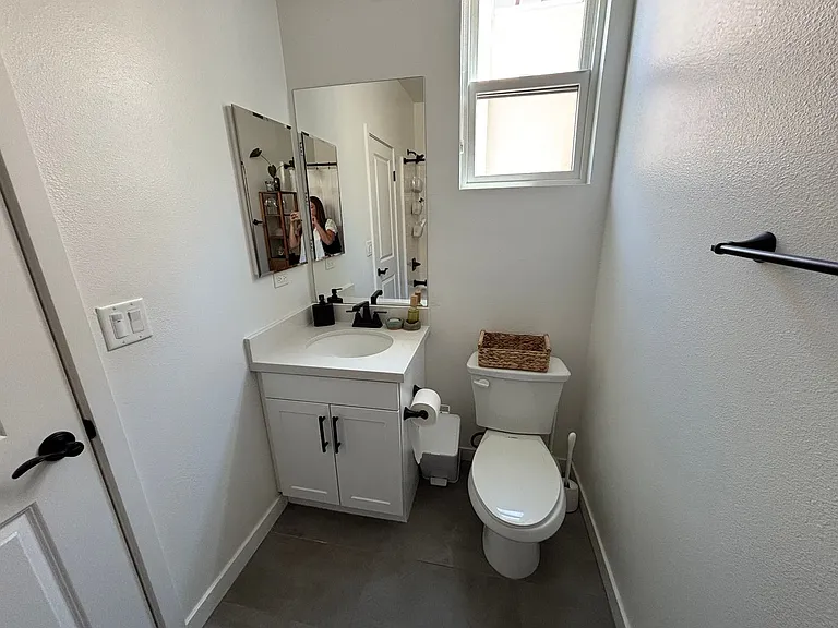 1564 E Thompson Blvd — Photo 13