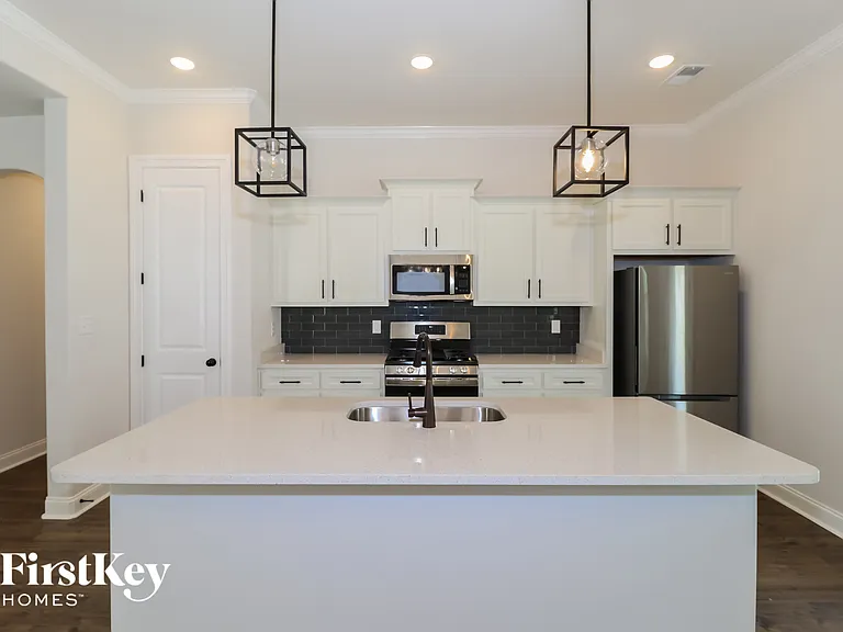 7406 Lost Grove Ln — Photo 6