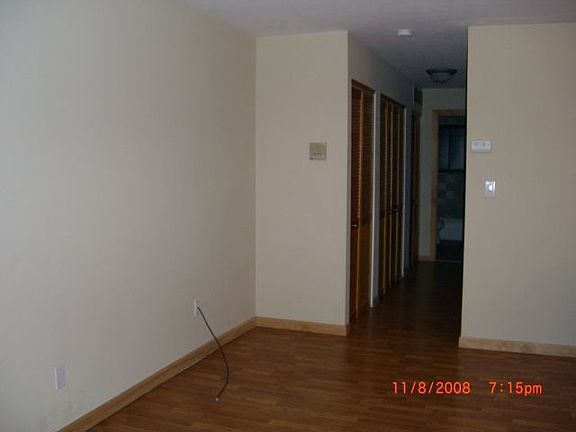 hallway to bath/bedrooms
