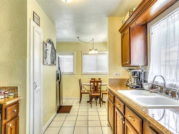 4th image of 521 N Monterey Ave