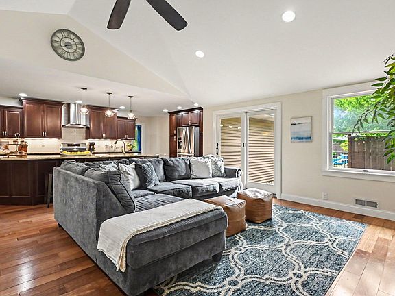 5th image of 1086 Brunn Ave