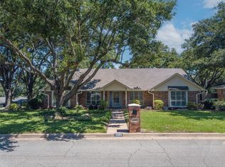 2209 Vail Ct, Arlington, TX 76012