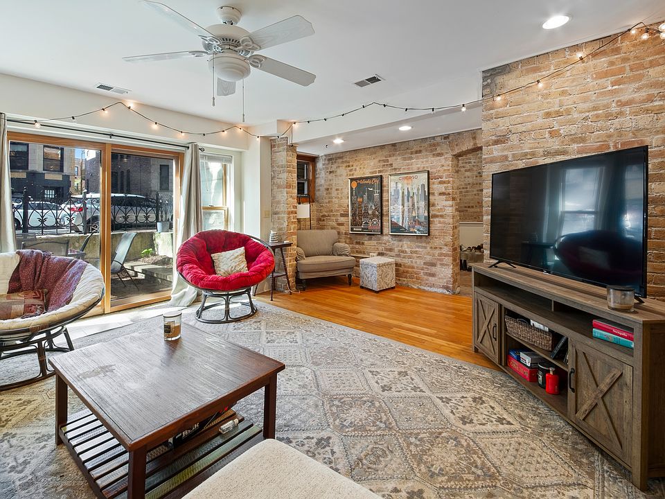 1st image of 726-728 W Briar Pl #726