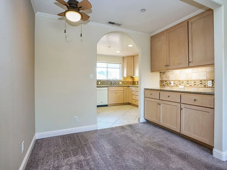 1621 Huron Ave — Photo 15