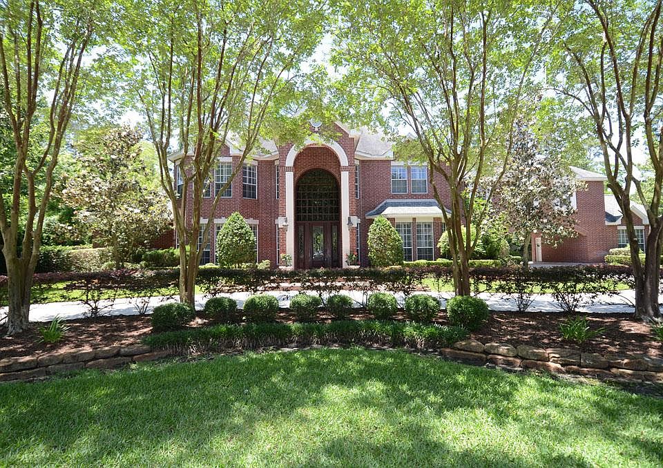 1st image of 11 Enchanted Woods Dr