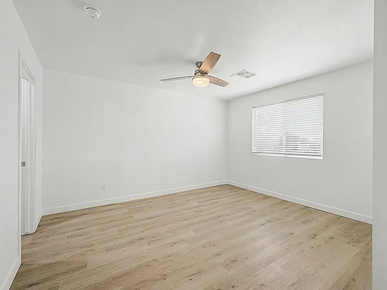 105 W Latona Rd — Photo 20