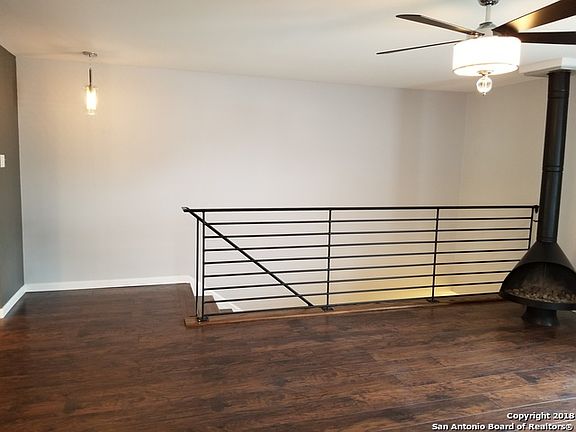 4th image of 102 Vassar Ln