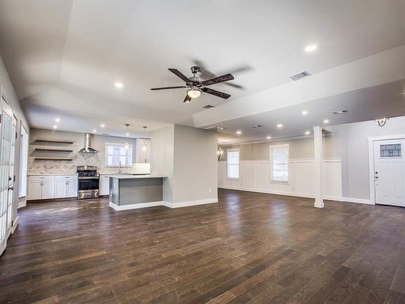 4th image of 805 Valley Creek Dr