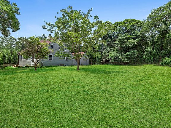 4th image of 23 Boxwood St