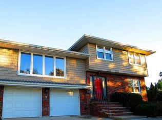 7 Hillside Ct, Ridgefield, NJ 07657