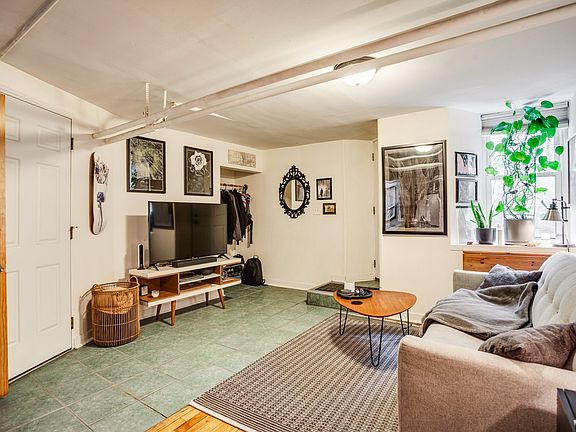 3rd image of 2713 Fremont Ave S #1