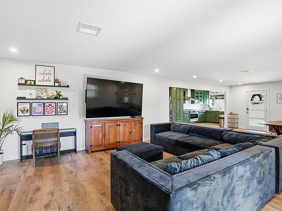 3rd image of 5017 Fox Hill Ln