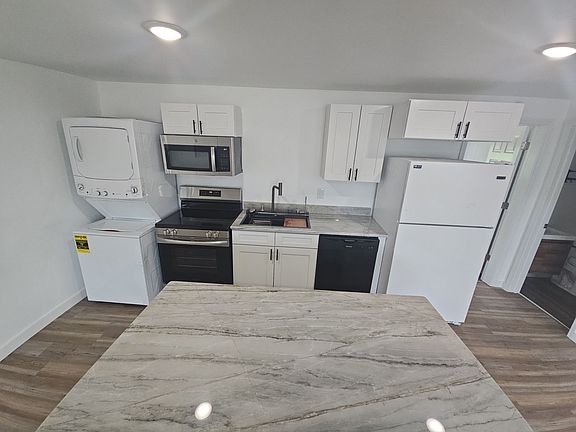 4th image of 547 4th St