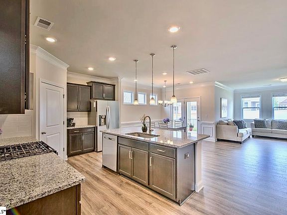 3rd image of 306 Pollyanna Dr