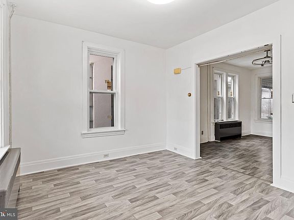 4th image of 2041 Greenwood St