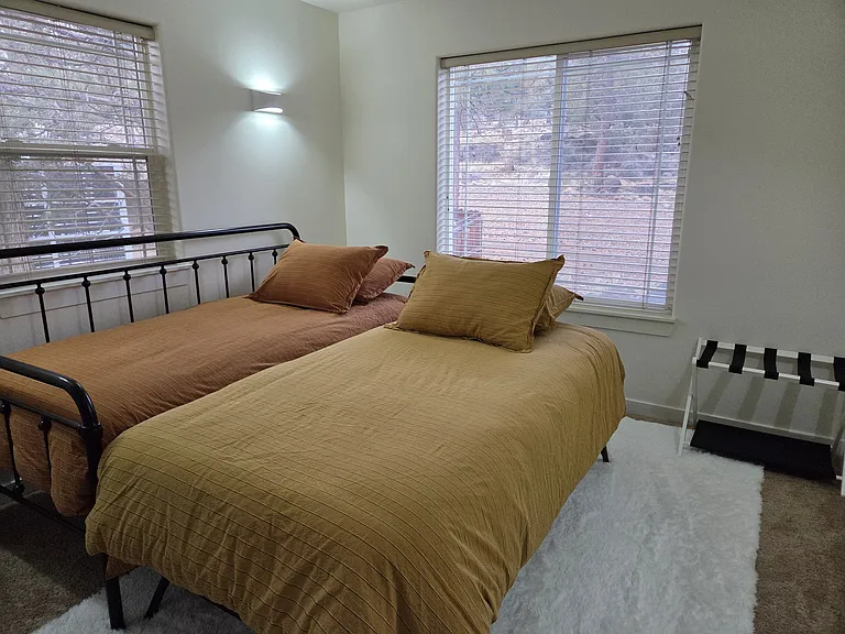 Room 1 with daybed trundles raise to same height
