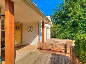4th image of 218 Tanglewood Dr