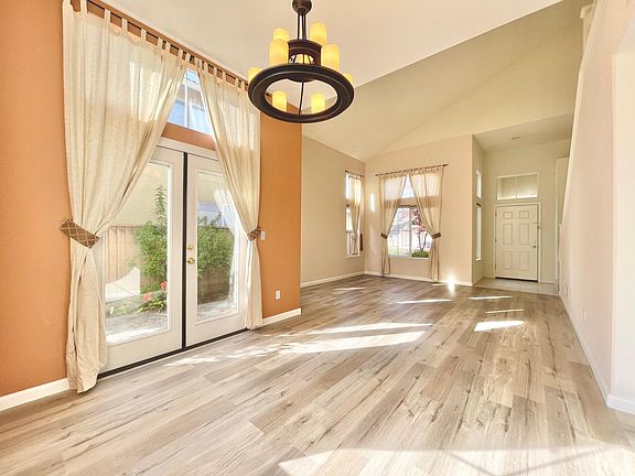 2nd image of 1839 Sonnet Ct