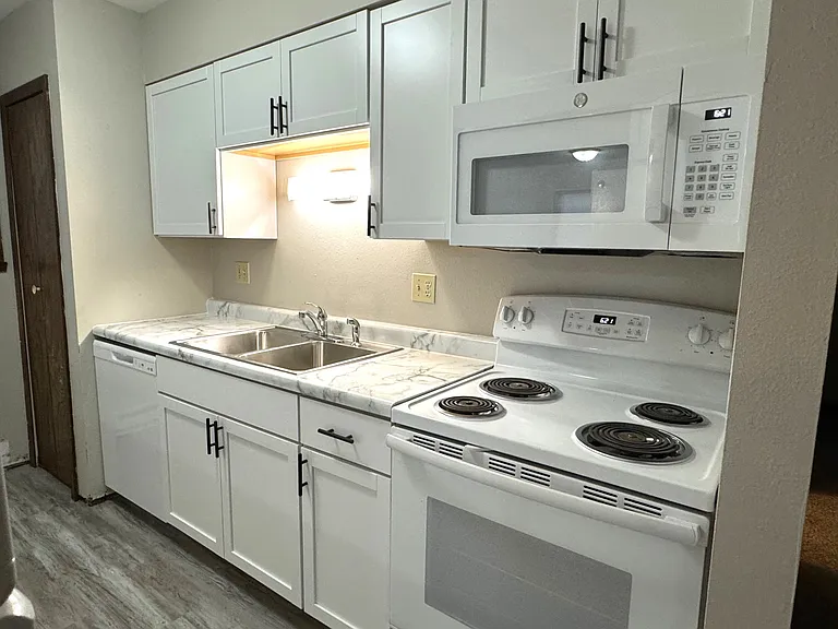 1609 11th Ave N #1 — Photo 1