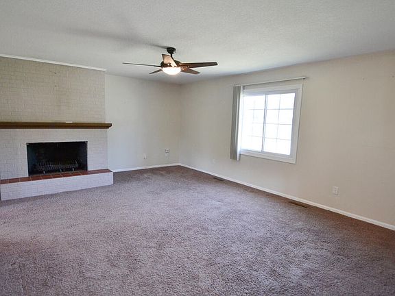 3rd image of 1206 Queens Rd