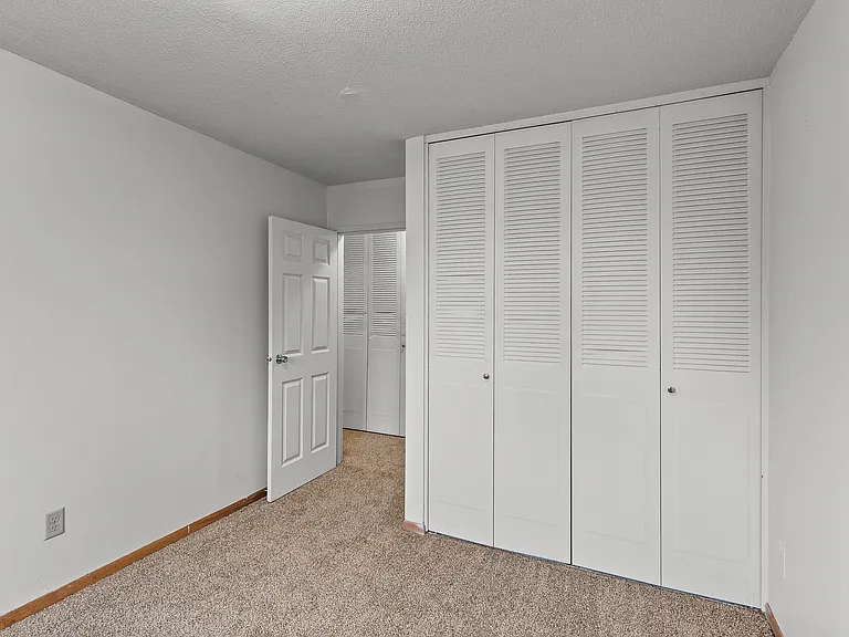 647 37th Ave NE #301 — Photo 7