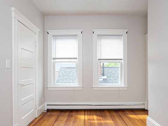 2nd image of 120 Columbia St #2