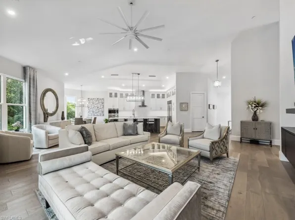 195 Colonade CIR, NAPLES, FL 34103