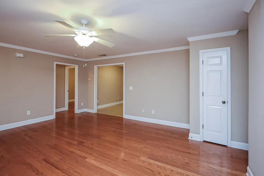 3 bed, 2.0 bath, 1334 sqft, $2,020 — Photo 4