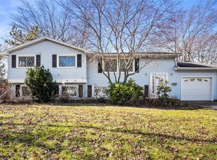 255 Summit Hill Dr, Rochester, NY 14612